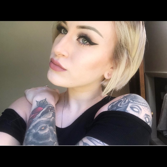 Meet Your Posher - Picture 2 of 2